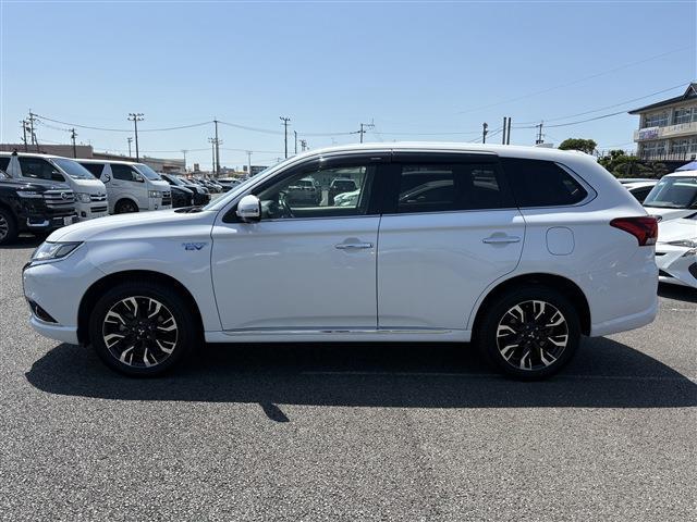 三菱 アウトランダーＰＨＥＶ ２．０ Ｇ ナビパッケージ ４ＷＤ H28年 (九州・沖縄) 99