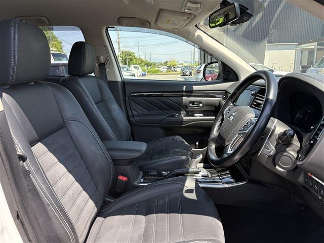 三菱 アウトランダーＰＨＥＶ ２．０ Ｇ ナビパッケージ ４ＷＤ H28年 (九州・沖縄) 99