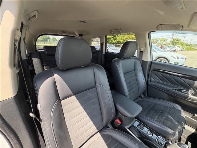 三菱 アウトランダーＰＨＥＶ ２．０ Ｇ ナビパッケージ ４ＷＤ H28年 (九州・沖縄) 99
