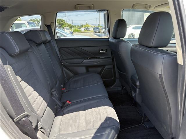 三菱 アウトランダーＰＨＥＶ ２．０ Ｇ ナビパッケージ ４ＷＤ H28年 (九州・沖縄) 99