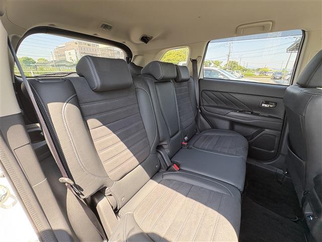 三菱 アウトランダーＰＨＥＶ ２．０ Ｇ ナビパッケージ ４ＷＤ H28年 (九州・沖縄) 99