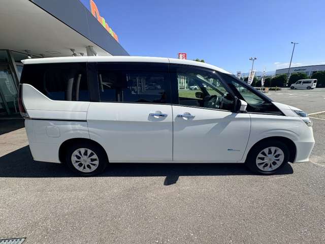 日産 セレナ ２．０ Ｘ H29年 (九州・沖縄) 99