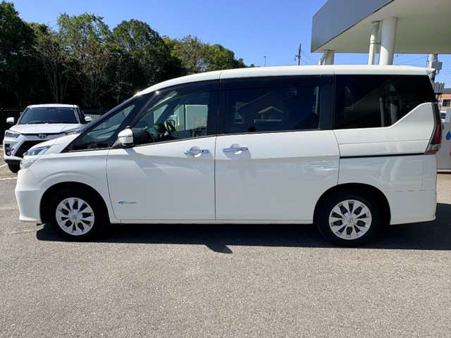 日産 セレナ ２．０ Ｘ H29年 (九州・沖縄) 99
