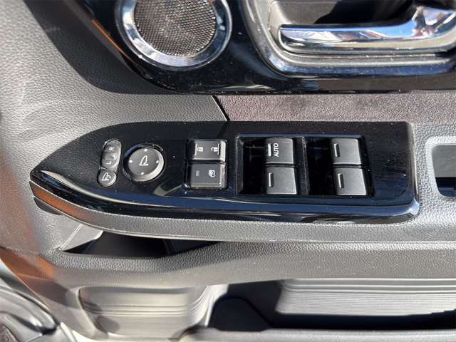 ホンダ Ｎ　ＢＯＸ カスタム ６６０ Ｌ R4年 (近畿) 99