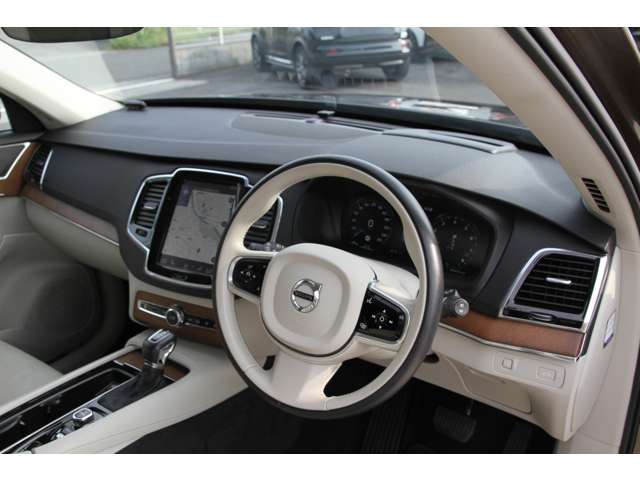 ボルボ ＸＣ９０ Ｔ６ ＡＷＤ インスクリプション ４ＷＤ H29年 (関東) 99