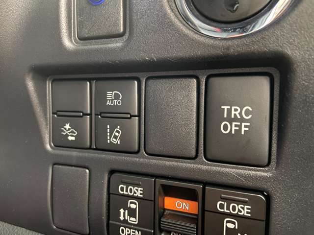 トヨタ ヴォクシー １．８ ハイブリッド ＺＳ 煌ＩＩ R1年 (近畿) 99
