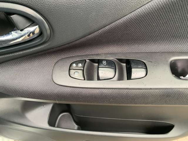 日産 セレナ ２．０ ハイウェイスター Ｓ－ＨＹＢＲＩＤ Ｖセレクション H25年 (関東) 99