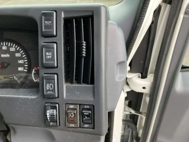 いすゞ エルフ ３．０ＤＴ R1年 (東海) 99