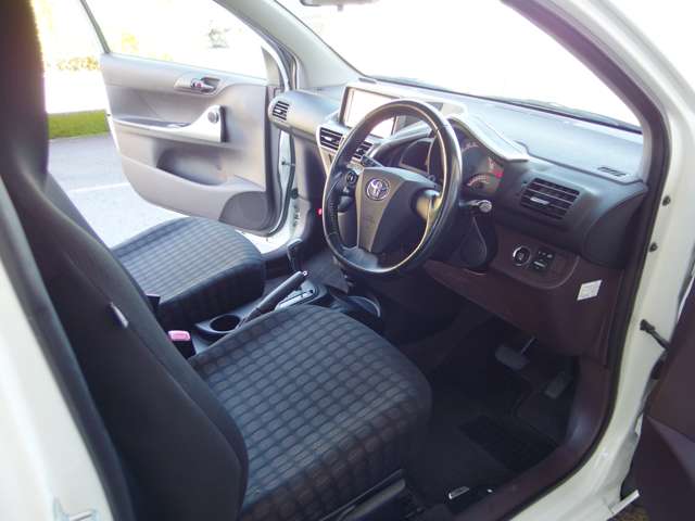 トヨタ ｉＱ １．３ １３０Ｇ H21年 (東海) 99