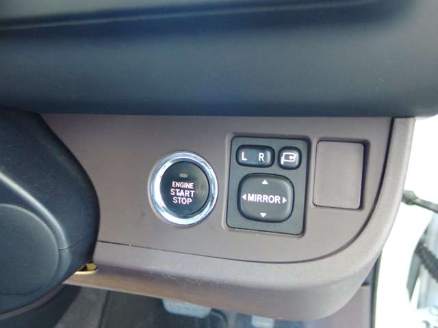トヨタ ｉＱ １．３ １３０Ｇ H21年 (東海) 99