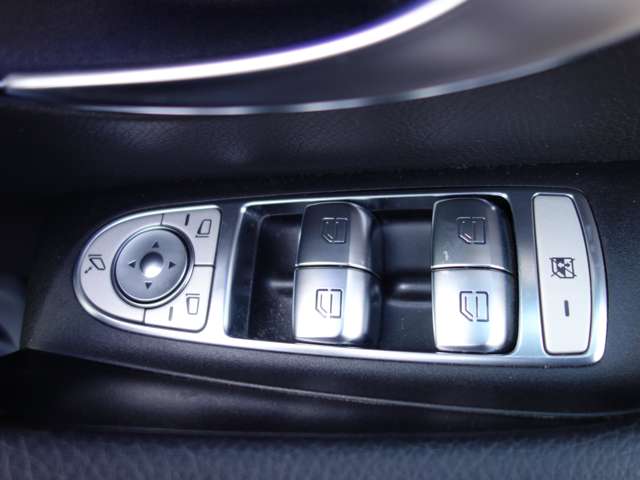メルセデスベンツ Ｅクラス Ｅ２００ ４マチック スポーツ （ＢＳＧ搭載モデル） ４ＷＤ R4年 (北海道) 99
