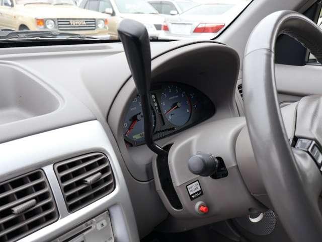 日産 キューブ １．３ アルテ ＣＶＴ－Ｍ６ ４ＷＤ H13年 (関東) 99