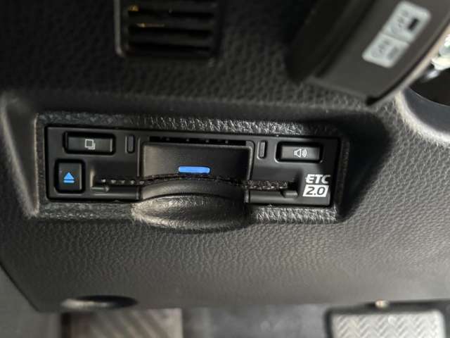 トヨタ ヴォクシー １．８ ハイブリッド Ｓ－Ｚ R4年 (近畿) 99