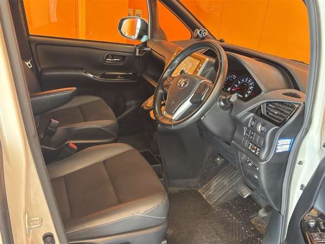 トヨタ ノア ２．０ ＳＩ ＷＸＢＩＩ R1年 (近畿) 99