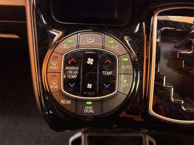 トヨタ ノア ２．０ ＳＩ ＷＸＢＩＩ R1年 (近畿) 99