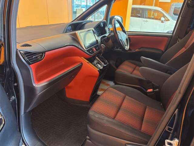 トヨタ ヴォクシー ２．０ ＺＳ H29年 (近畿) 99