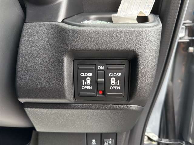 ホンダ Ｎ　ＢＯＸ カスタム ６６０ ターボ コーディネートスタイル ２トーン R8年 (近畿) 99