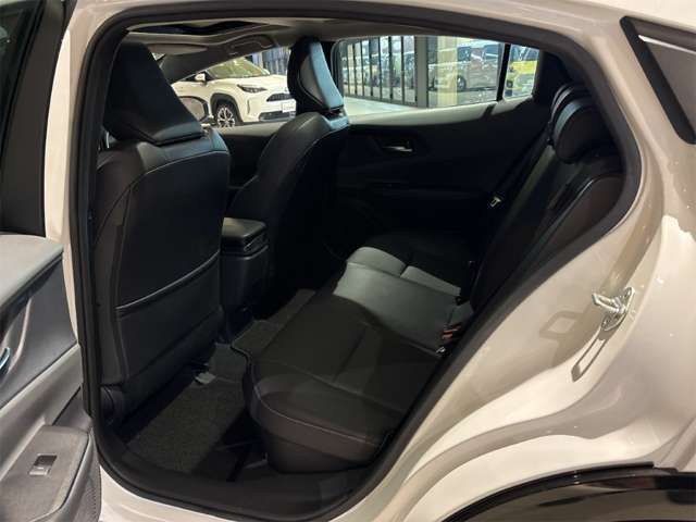 トヨタ プリウス ２．０ Ｚ Ｅ－ＦＯＵＲ ４ＷＤ R6年 (近畿) 99