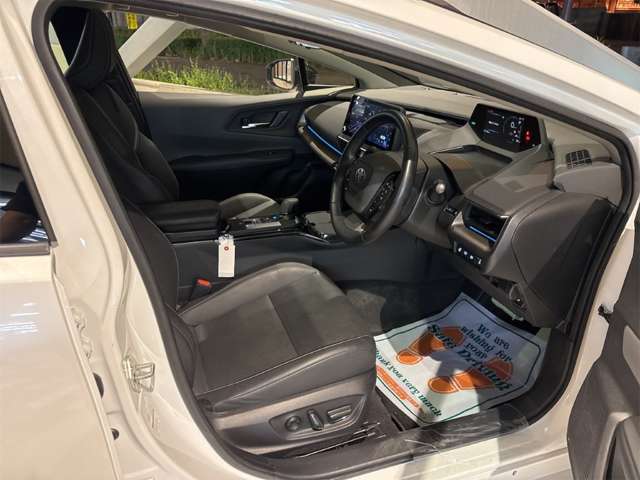 トヨタ プリウス ２．０ Ｚ Ｅ－ＦＯＵＲ ４ＷＤ R6年 (近畿) 99