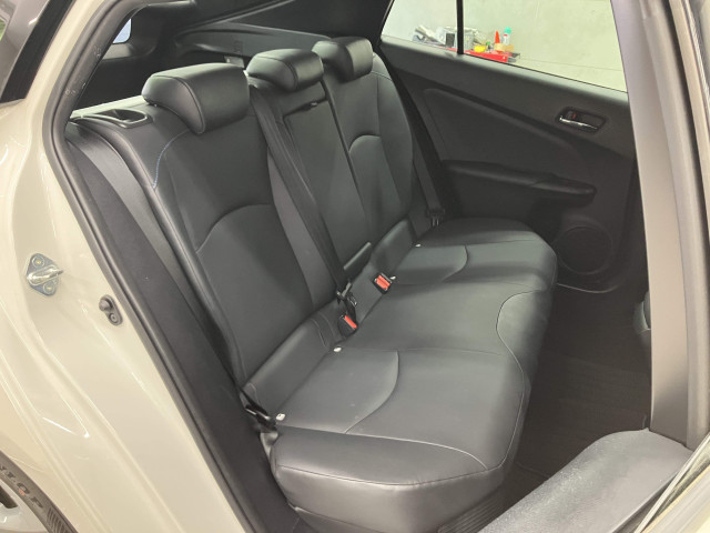 トヨタ プリウス １．８ Ａ ツーリングセレクション R1年 (近畿) 99