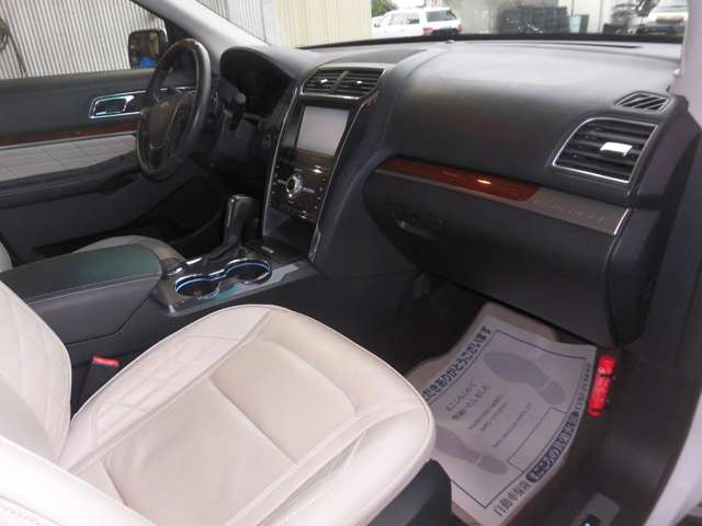 フォード エクスプローラー タイタニアム ４ＷＤ H28年 (東海) 99