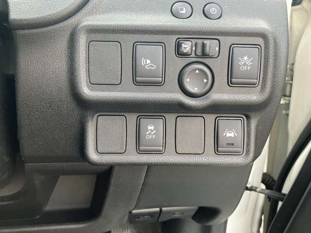 日産 ノート １．２ Ｅ－ＰＯＷＥＲ Ｘ Ｖセレクション R2年 (近畿) 99