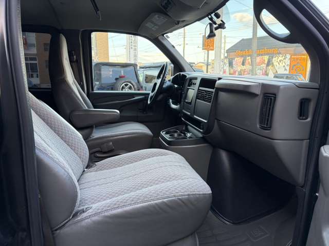 シボレー エクスプレス ５．３ ４ＷＤ H18年 (東北) 99