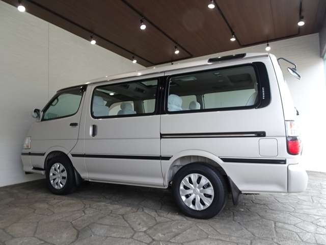 トヨタ ハイエースワゴン ２．４ スーパーカスタムＧ トリプルムーンルーフ H13年 (関東) 99