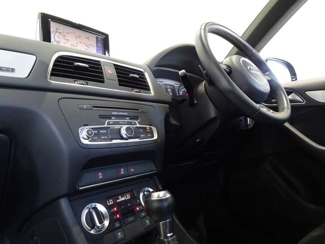 アウディ Ｑ３ ２．０ ＴＦＳＩ クワトロ ２１１ＰＳ Ｓラインパッケージ ４ＷＤ H24年 (関東) 99