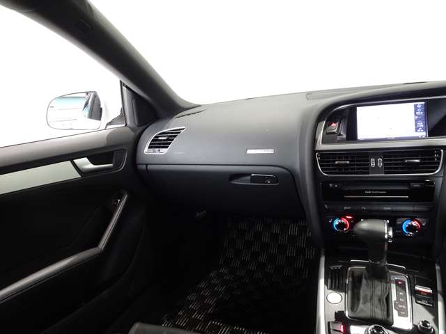 アウディ Ａ５　スポーツバック ２．０ ＴＦＳＩ クワトロ Ｓラインパッケージ ４ＷＤ H24年 (関東) 99