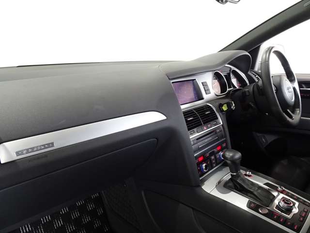 アウディ Ｑ７ ３．０ ＴＦＳＩ クワトロ Ｓラインパッケージ ４ＷＤ H24年 (関東) 99