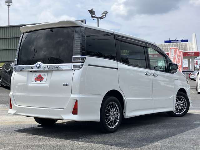 トヨタ ヴォクシー １．８ ハイブリッド ＺＳ 煌ＩＩ R1年 (関東) 99