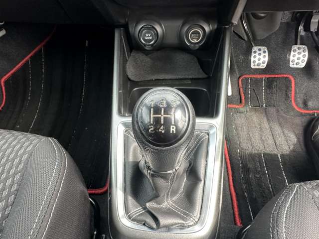 スズキ スイフト １．２ ＲＳ セーフティパッケージ装着車 H30年 (関東) 99