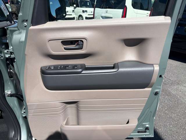 ホンダ Ｎ　ＢＯＸ ジョイ ６６０ ２トーン R8年 (中国) 99