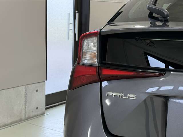 トヨタ プリウス １．８ Ｓ R1年 (東北) 99
