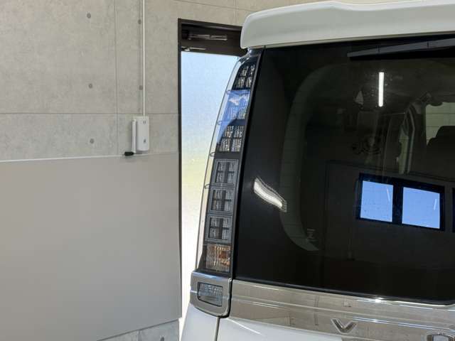 トヨタ ヴォクシー ２．０ ＺＳ 煌ＩＩ H28年 (東北) 99