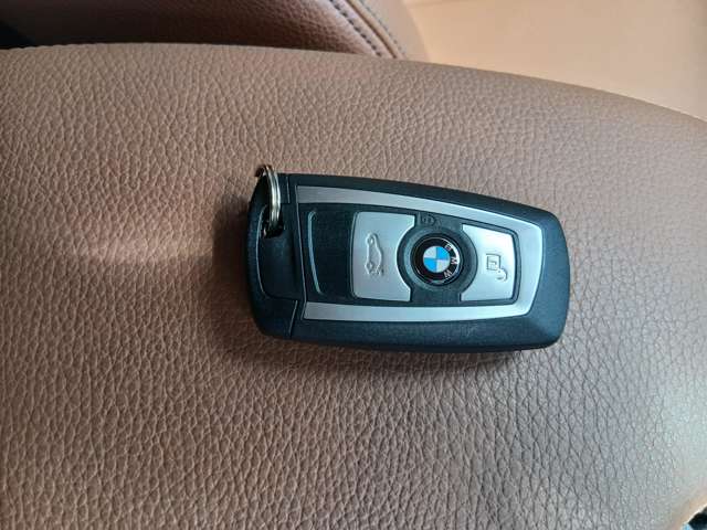 ＢＭＷ ３シリーズ ３２０ｄ　ラグジュアリー H28年 (近畿) 99