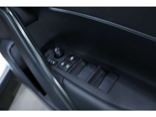 トヨタ カローラクロス　ハイブリッド １．８ ハイブリッド Ｚ アドベンチャー Ｅ－ＦＯＵＲ ４ＷＤ R8年 (北海道) 99
