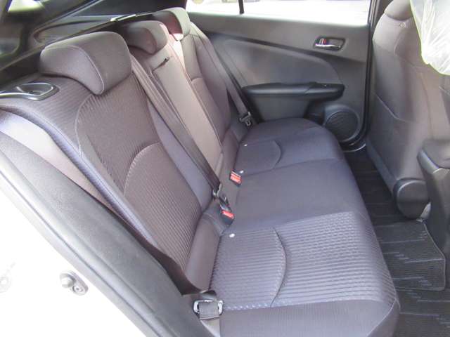 トヨタ プリウス １．８ Ａ Ｅ－ＦＯＵＲ ４ＷＤ H28年 (北海道) 99