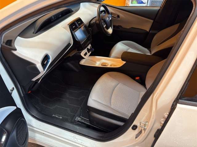 トヨタ プリウス １．８ Ａ H28年 (近畿) 99