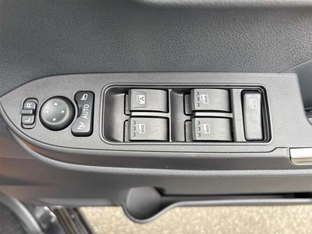 ダイハツ タント ６６０ カスタム ＲＳ R7年 () 99