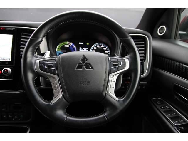 三菱 アウトランダーＰＨＥＶ ２．４ Ｇ プレミアムパッケージ ４ＷＤ R1年 (関東) 99