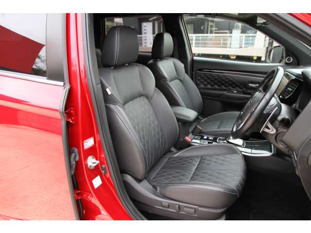 三菱 アウトランダーＰＨＥＶ ２．４ Ｇ プレミアムパッケージ ４ＷＤ R1年 (関東) 99