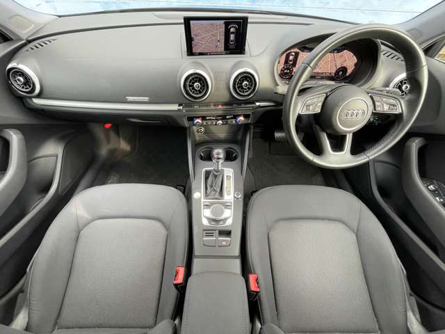 アウディ Ａ３　セダン ３０　ＴＦＳＩ R2年 () 99