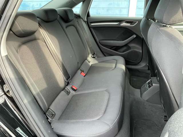 アウディ Ａ３　セダン ３０　ＴＦＳＩ R2年 () 99