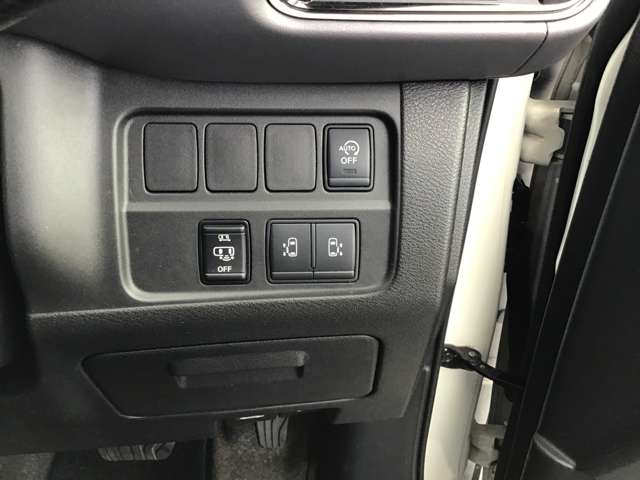 日産 セレナ ２．０ ハイウェイスター Ｖ ４ＷＤ R1年 (東北) 99