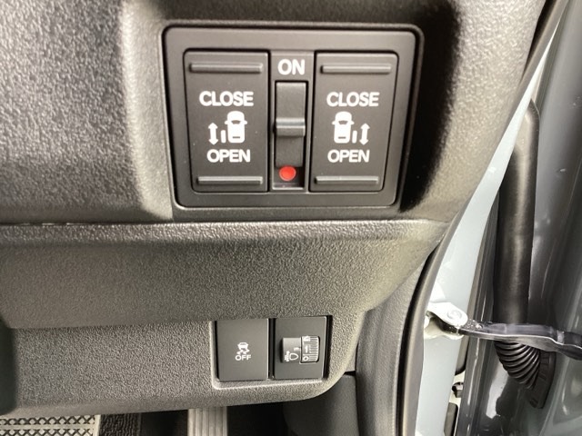 ホンダ Ｎ　ＢＯＸ カスタム ６６０ ターボ コーディネートスタイル ２トーン R8年 (近畿) 99