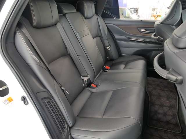 トヨタ クラウン ２．５ Ｚ ハイブリッド車 R7年 (東海) 99