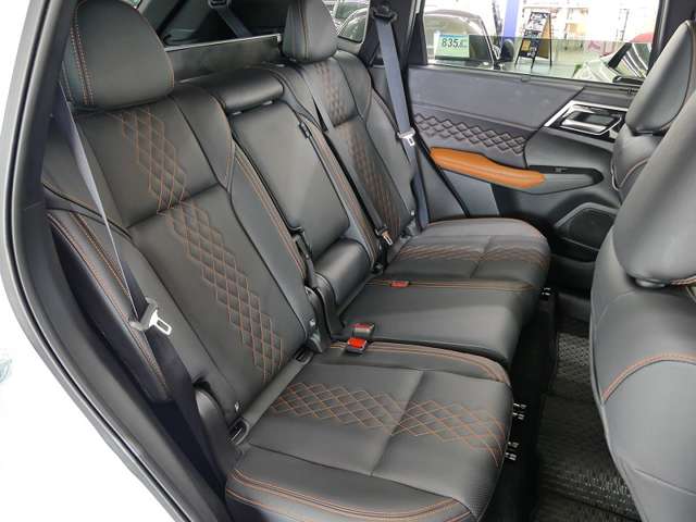 三菱 アウトランダーＰＨＥＶ ＰＨＥＶ ２．４ Ｐ ４ＷＤ R6年 (東海) 99