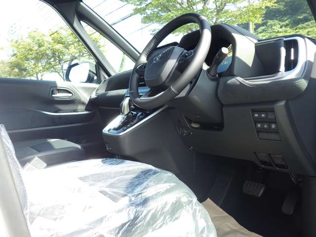 トヨタ ヴォクシー １．８ ハイブリッド Ｓ－Ｚ R8年 (九州・沖縄) 99
